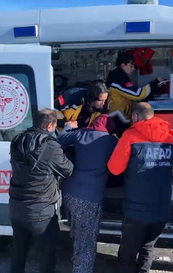 Tunceli’de AFAD’dan peş peşe iki kurtarma operasyonu: 12 yaşındaki çocuk ve yaşlı adam hastaneye ulaştırıldı