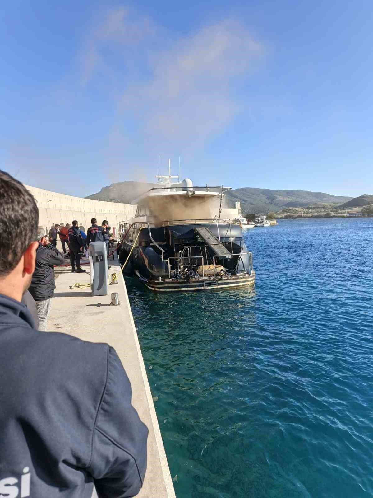 Dat&ccedil;a&rsquo;daki bir marinadaki motoryat yangını paniğe neden oldu
