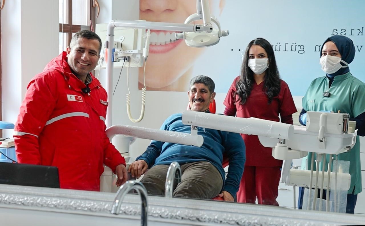 Muradiye’de gönüllü dokunuş: Yıllardır ertelenen tedavi gerçek oldu