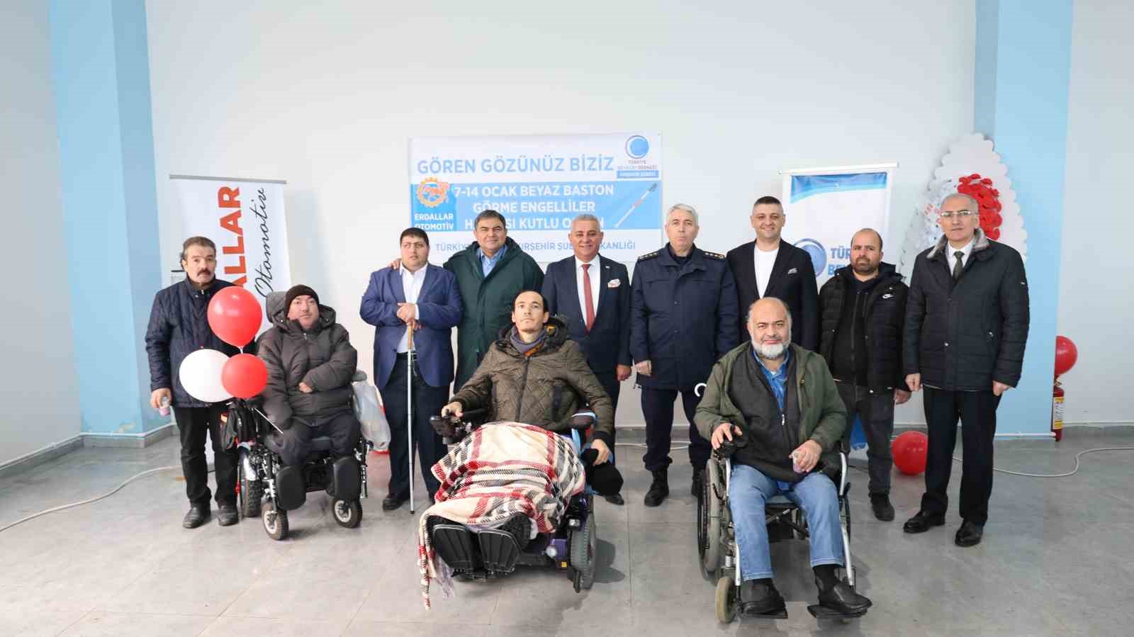 Vali yardımcısı g&ouml;zleri bağlı ara&ccedil; kullandı
