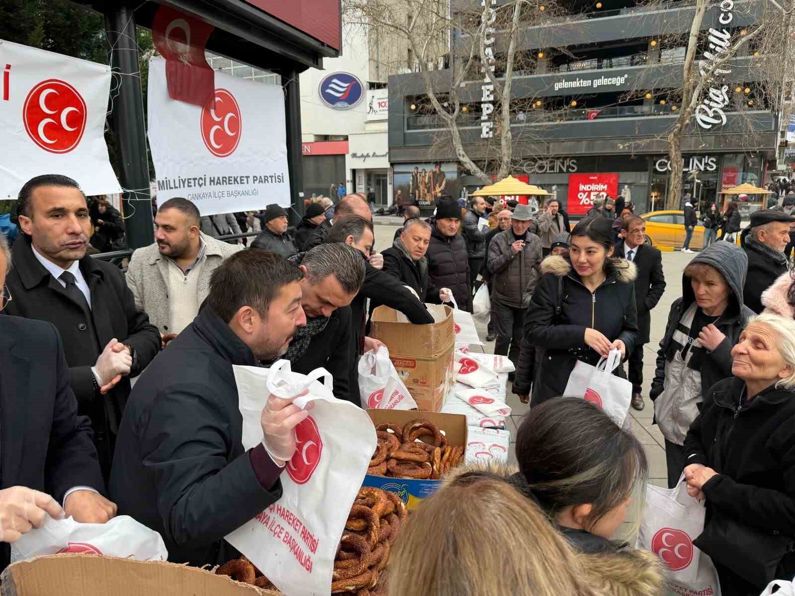 MHP &Ccedil;ankaya&rsquo;dan Mira&ccedil; Kandili&rsquo;nde kandil simidi ikramı
