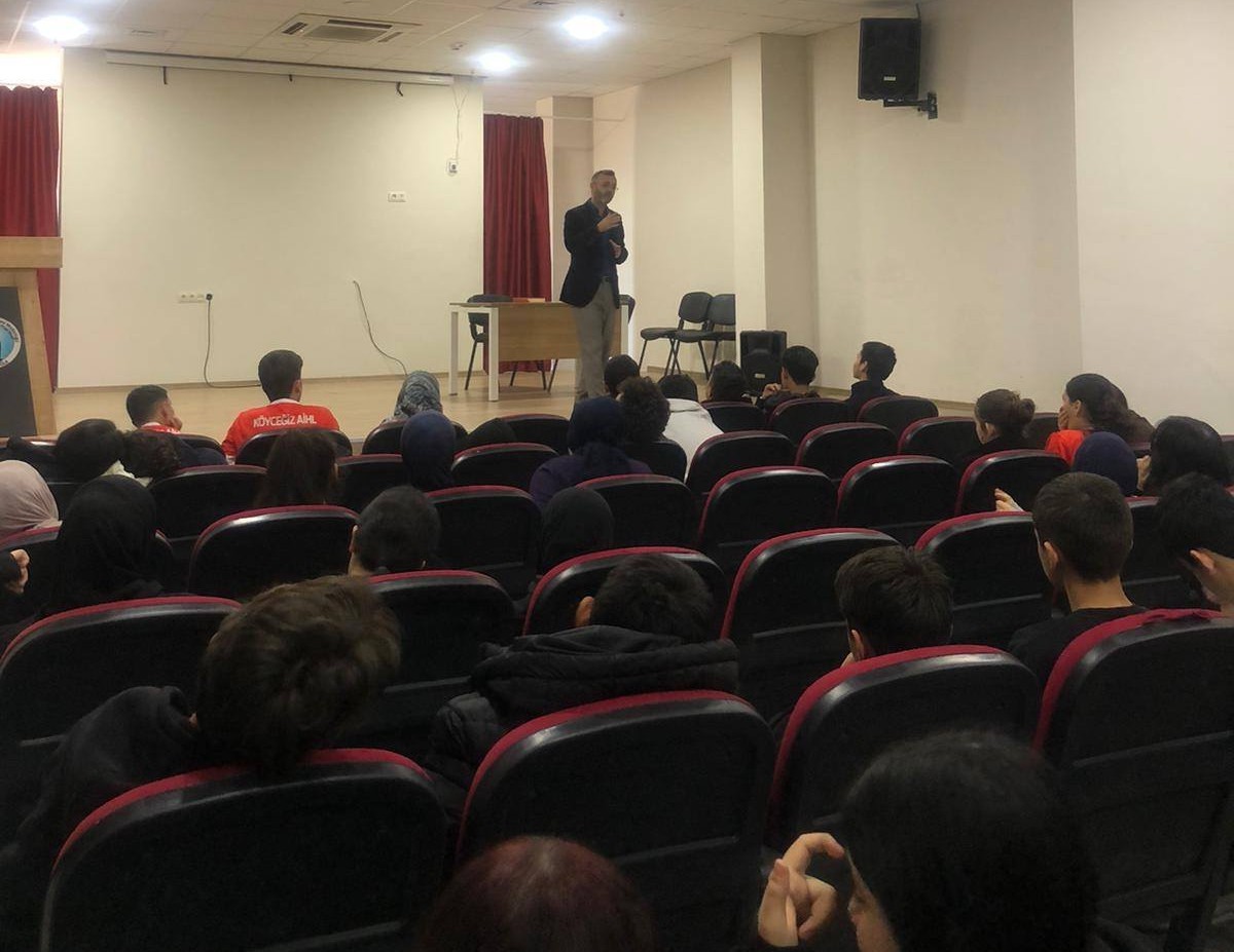 K&ouml;yceğiz&rsquo;de kadınlara ve &ouml;ğrencilere y&ouml;nelik Mira&ccedil; Kandili programı d&uuml;zenlendi
