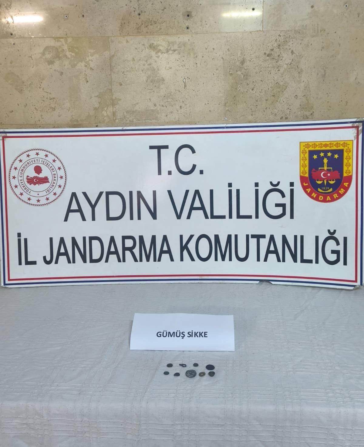 Aydın&rsquo;da Jandarmadan tarihi eser ka&ccedil;ak&ccedil;ılığı operasyonu
