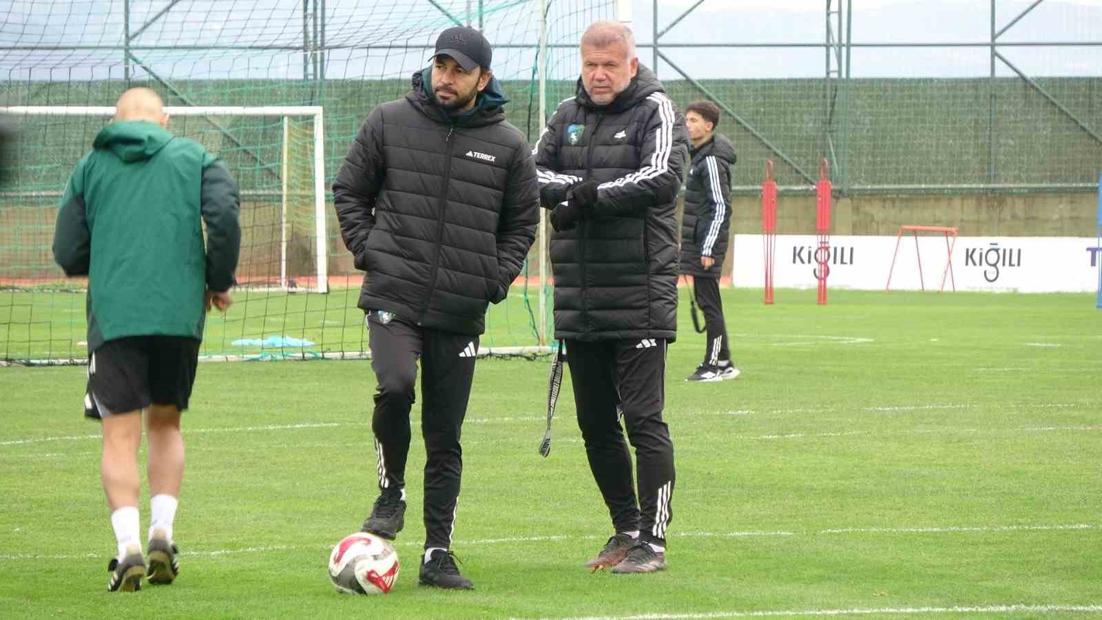 Sel&ccedil;uk İnan: "Şu an transfer yapmak zor gibi g&ouml;r&uuml;n&uuml;yor"
