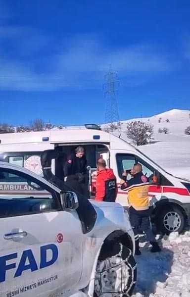 Tunceli’de AFAD’dan peş peşe iki kurtarma operasyonu: 12 yaşındaki çocuk ve yaşlı adam hastaneye ulaştırıldı