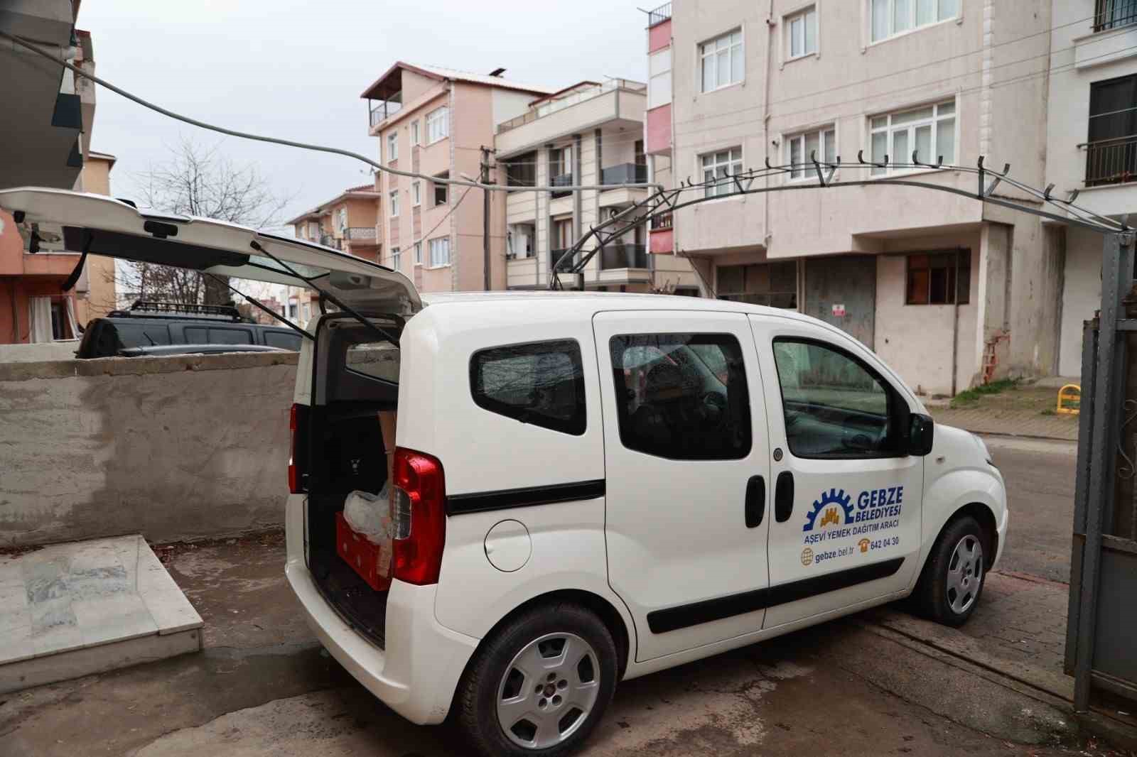 Gebze&rsquo;deki aşevinden ayda 7 bin 800 &ouml;ğ&uuml;n sıcak yemek
