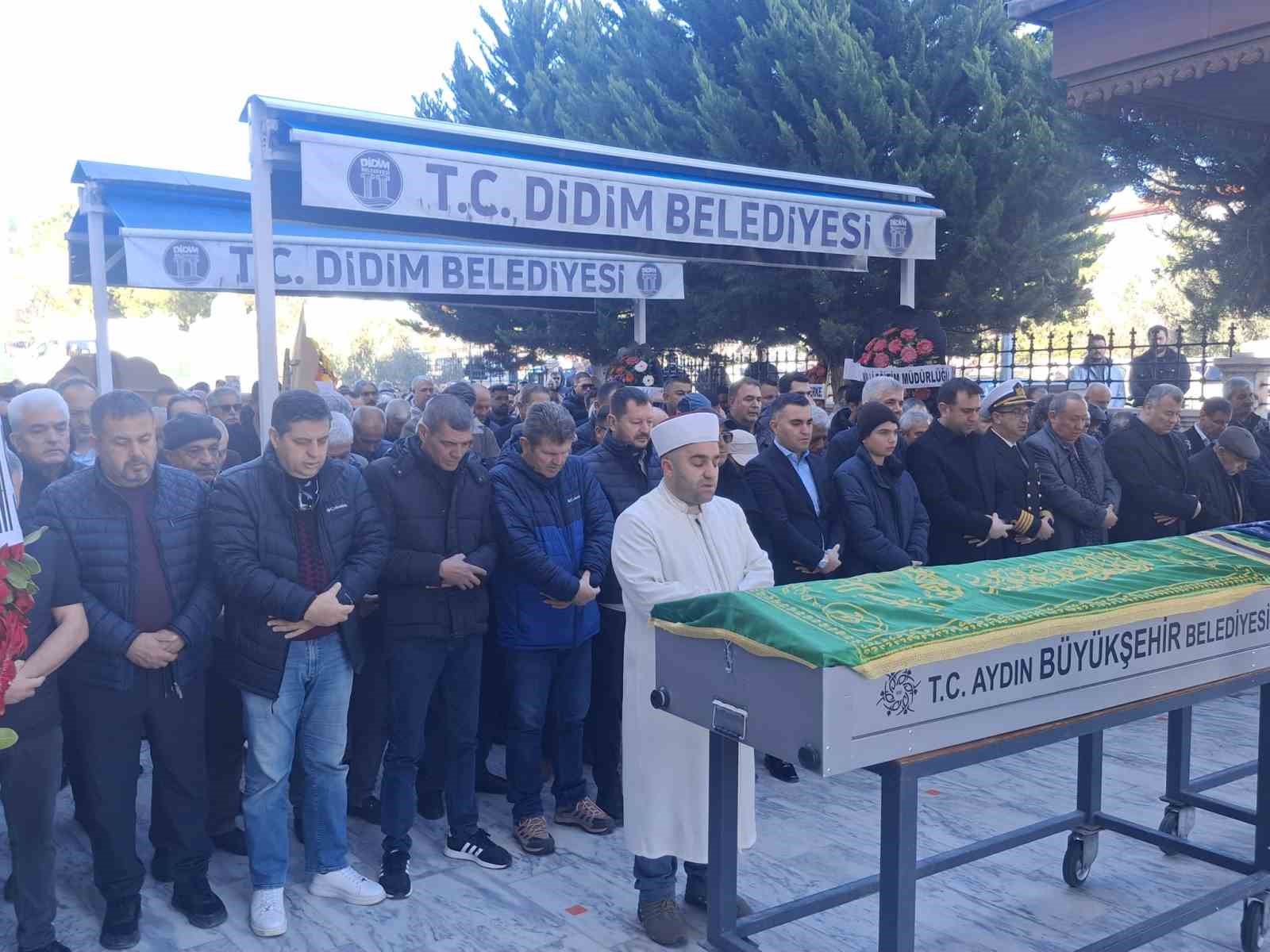 Didim&rsquo;de 8 saat arayla vefat eden Kır &ccedil;ifti son yolculuğuna uğurlandı
