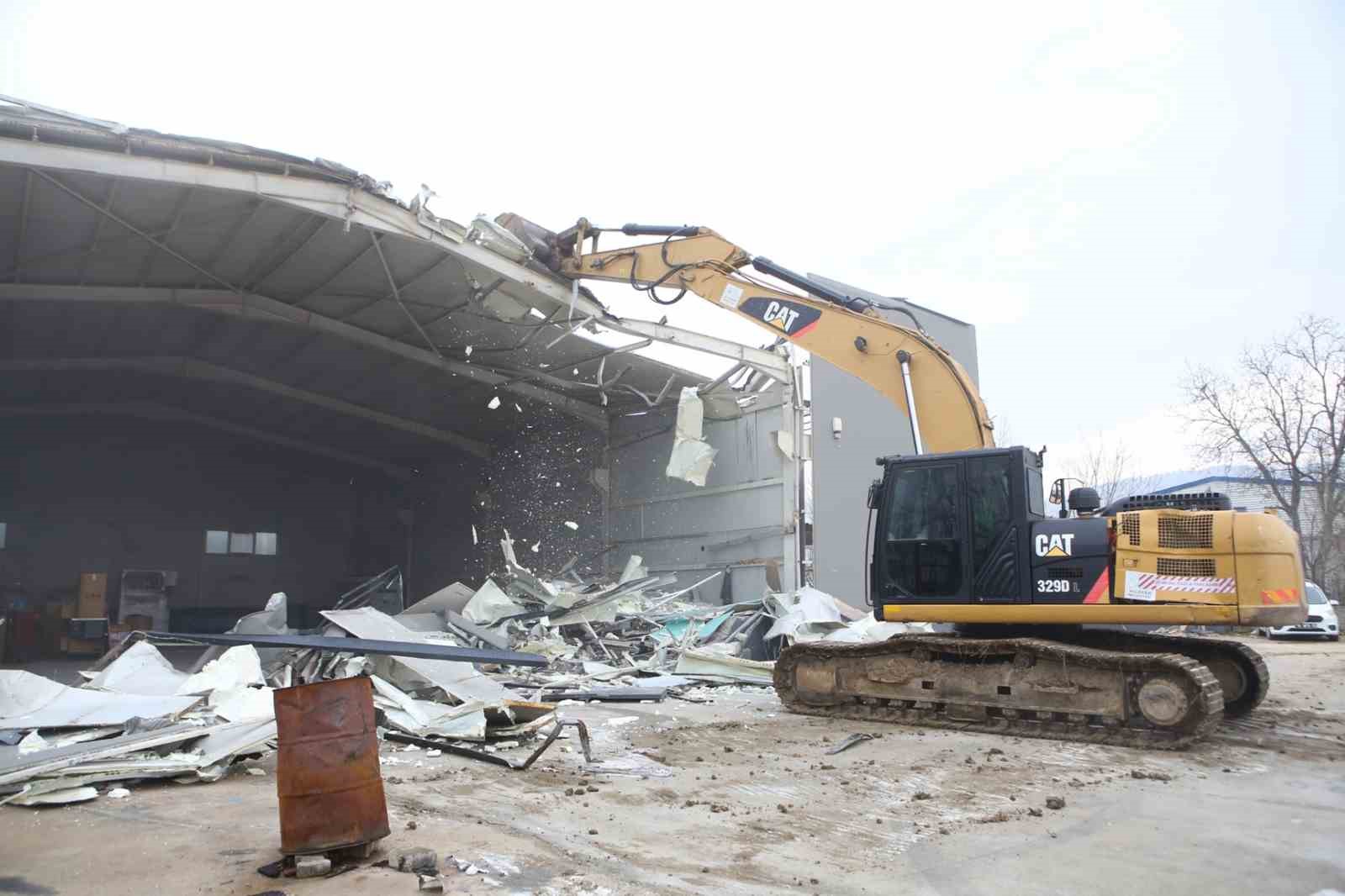 Nil&uuml;fer&rsquo;de iki ka&ccedil;ak iş yeri yıkıldı
