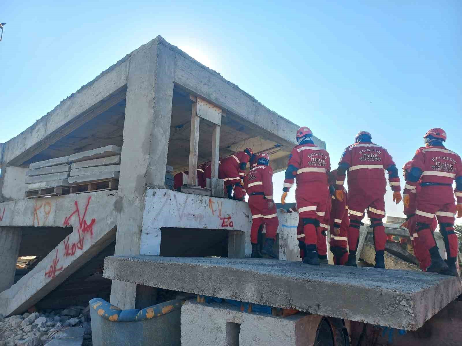 Balıkesir İtfaiyesi’nin kahramanları afetlere karşı güçleniyor