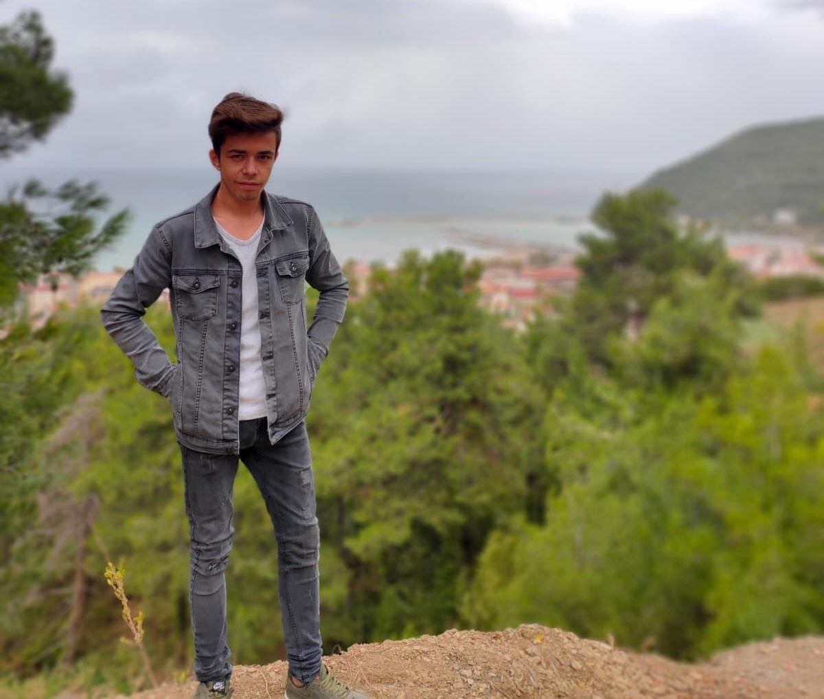 Pompalı t&uuml;fekle &ouml;ld&uuml;r&uuml;len gen&ccedil; toprağa verildi
