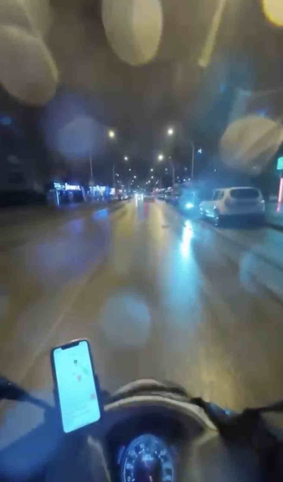 Aniden yola &ccedil;ıkan cip motosikletle b&ouml;yle &ccedil;arpıştı
