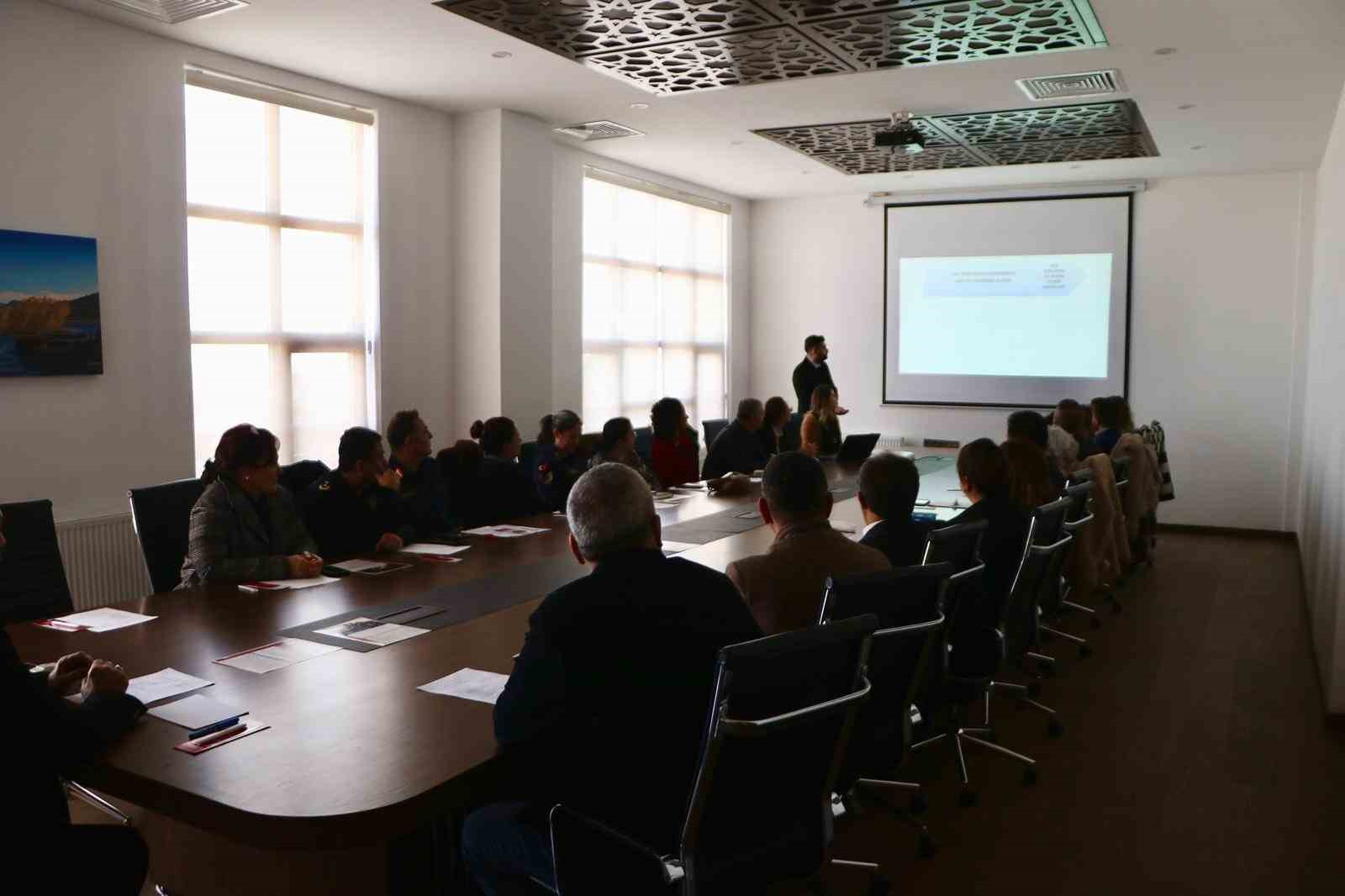S&ouml;ke&rsquo;de Kadına Y&ouml;nelik Şiddetle M&uuml;cadele toplantısı ger&ccedil;ekleştirildi

