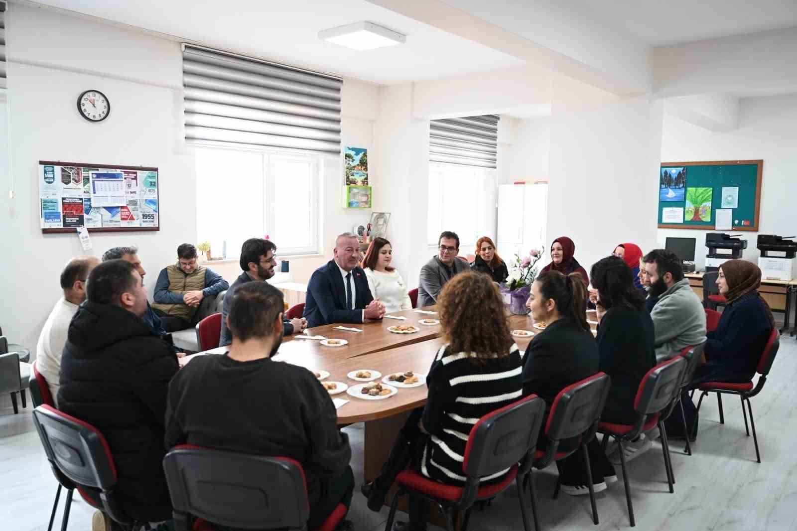 Başkan Karabatı&rsquo;dan eğitime tam destek
