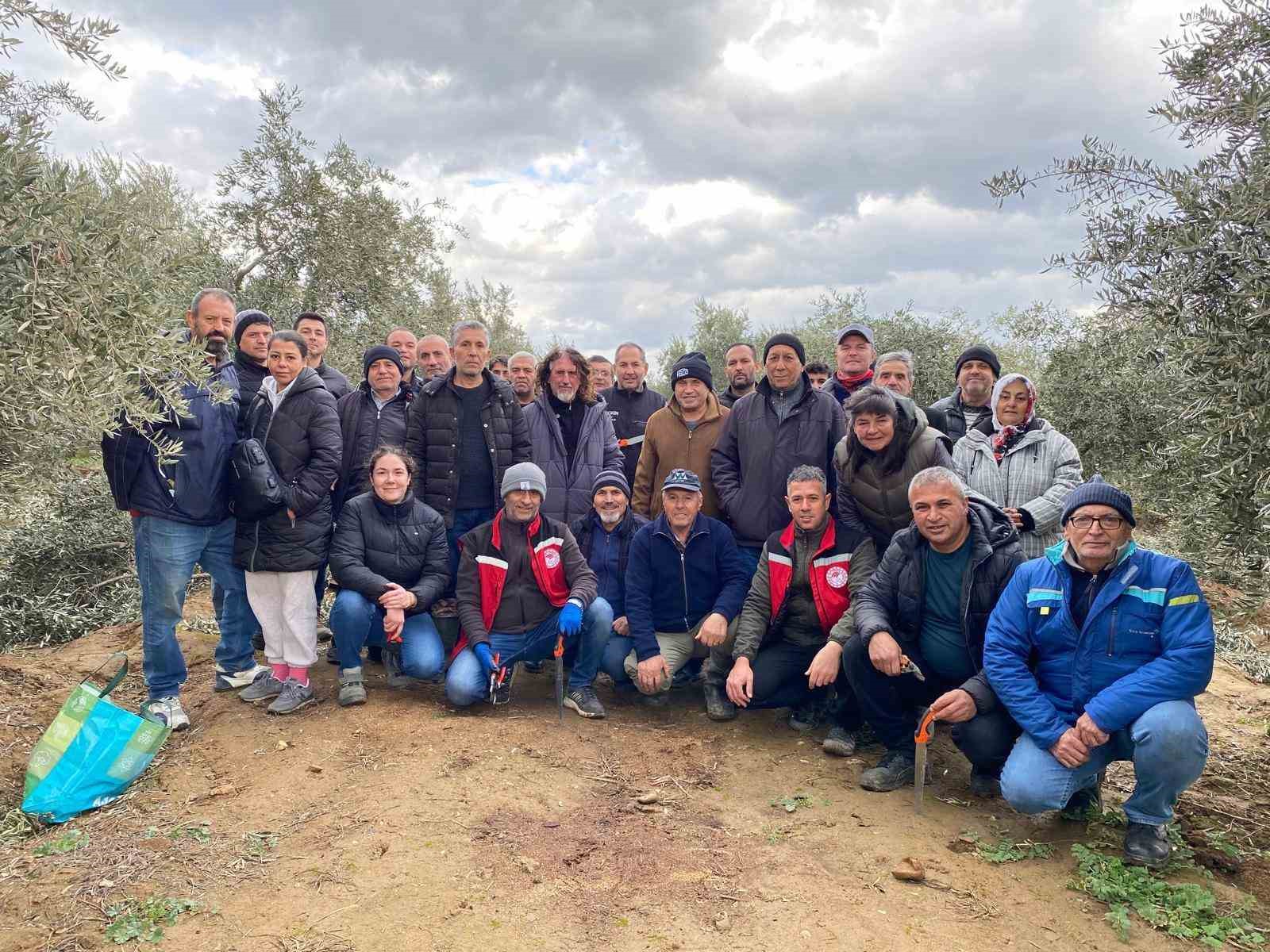 Salihli’de üreticilere ücretsiz budama kursuna yoğun ilgi