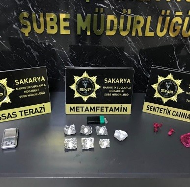 Polis ekiplerinden 3 il&ccedil;ede 5 ayrı uyuşturucu operasyonu: 12 g&ouml;zaltı
