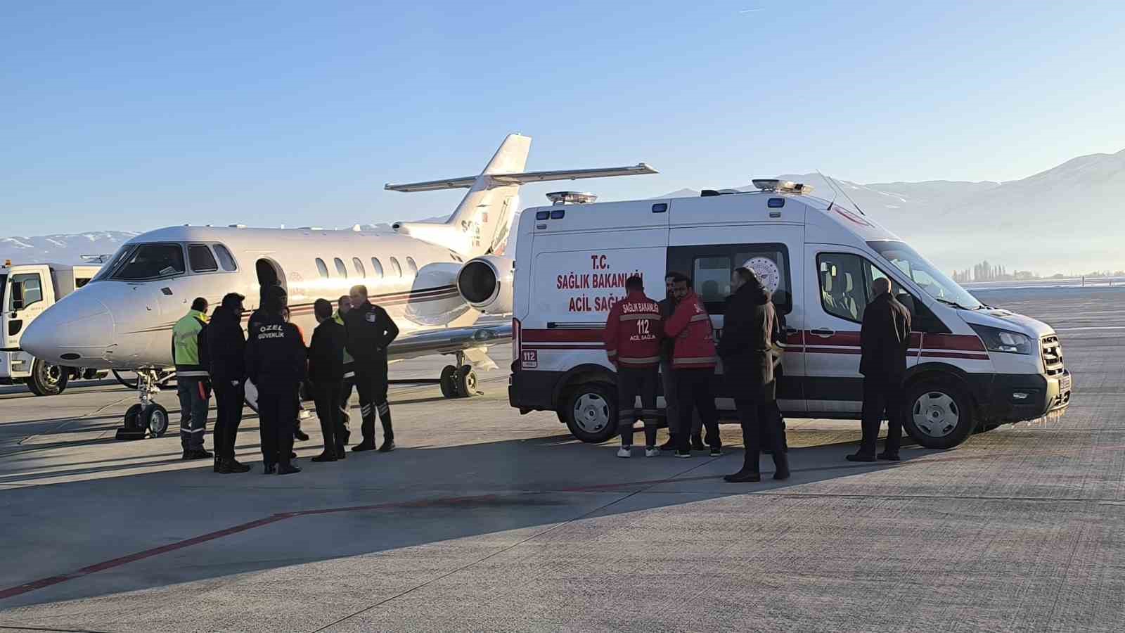 Muş&rsquo;ta tedavi g&ouml;ren hasta, u&ccedil;ak ambulansla Ankara&rsquo;ya nakledildi
