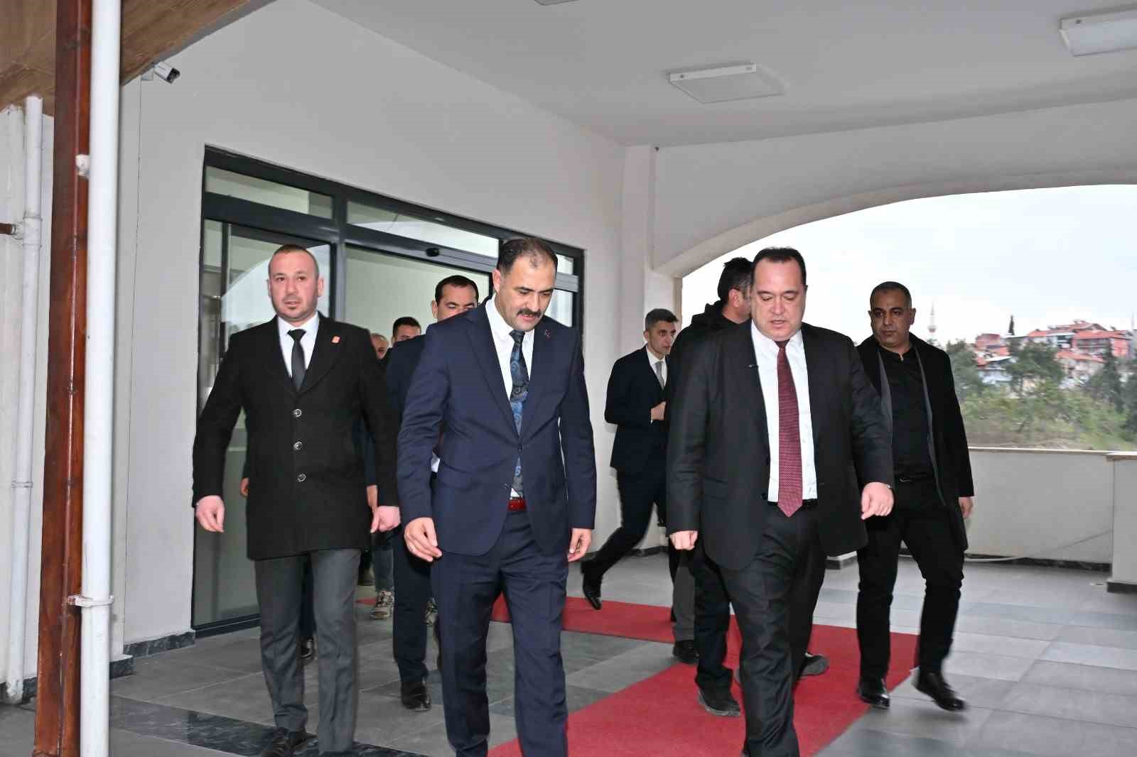 A&ccedil;ılışlar CHP&rsquo;li ve AK Parti&rsquo;li başkanlardan
