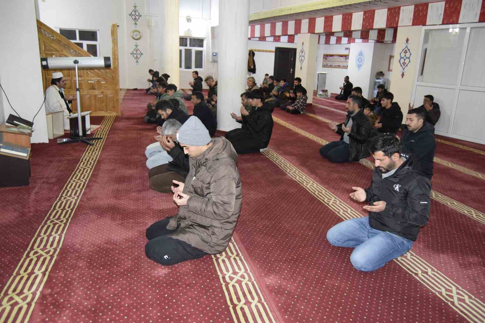 Dicle&rsquo;de Mira&ccedil; Kandili dualarla idrak edildi
