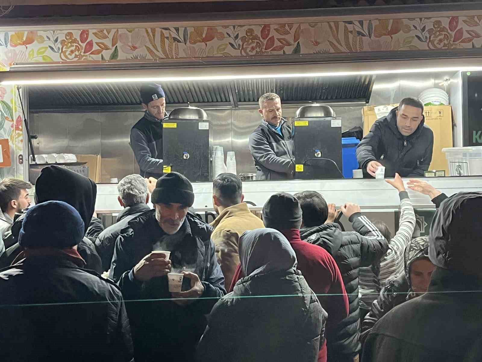 Konya&rsquo;da Mira&ccedil; Kandili&rsquo;nde vatandaşlar camilere akın etti
