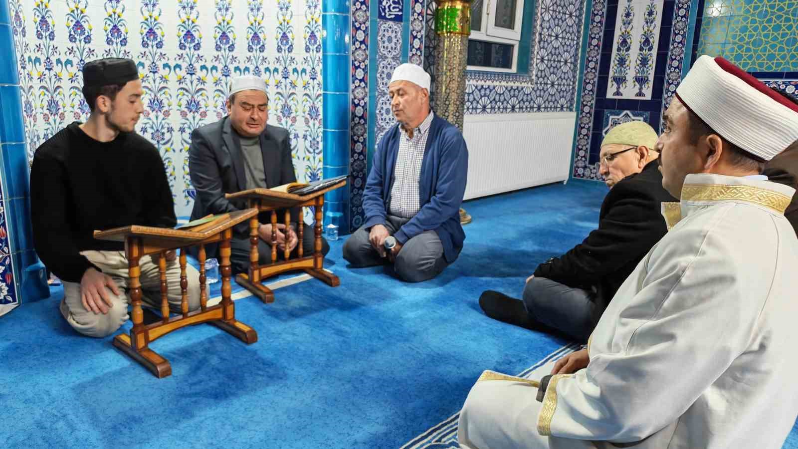 Demirci&rsquo;de Mira&ccedil; Kandili dualarla idrak edildi
