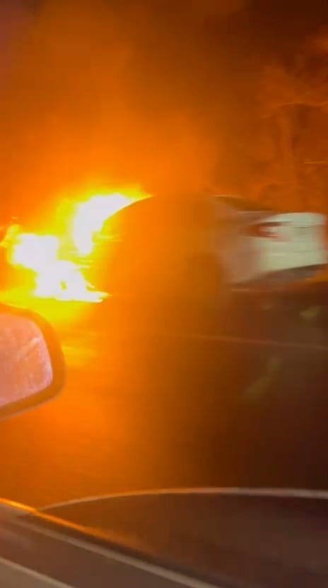 Bursa&rsquo;da seyir halindeki otomobil alev alev yandı
