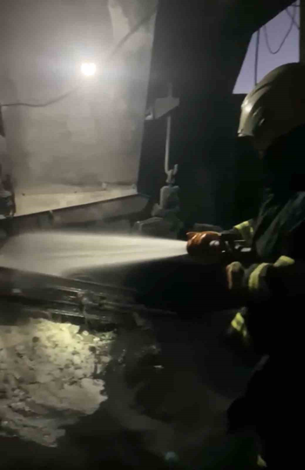 Mardin&rsquo;de kire&ccedil; fabrikasında &ccedil;ıkan yangın s&ouml;nd&uuml;r&uuml;ld&uuml;
