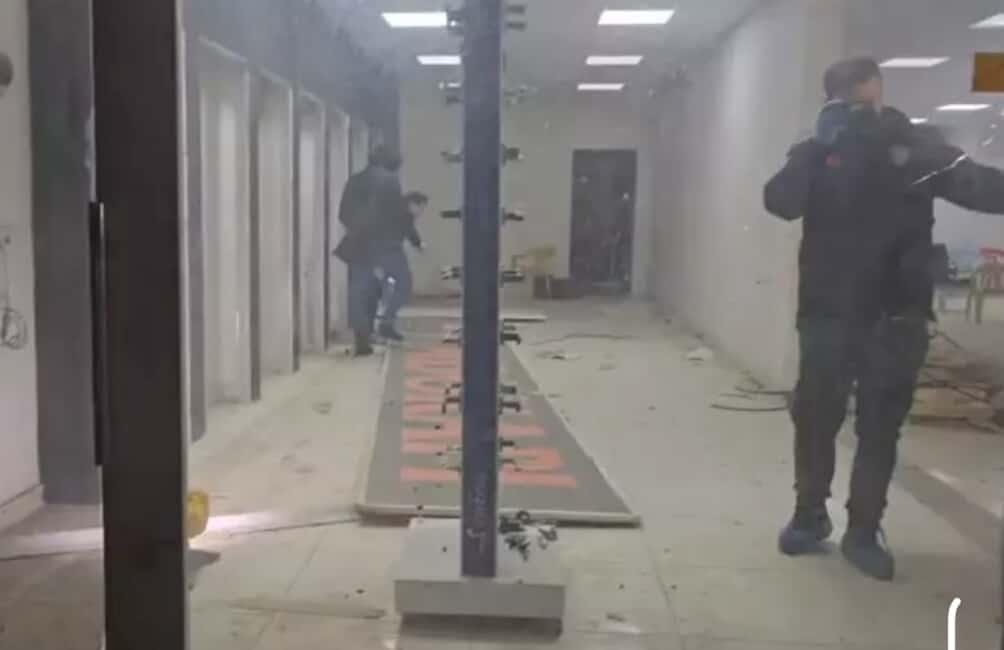 Mardin&rsquo;de iş yerlerine silahlı saldırı