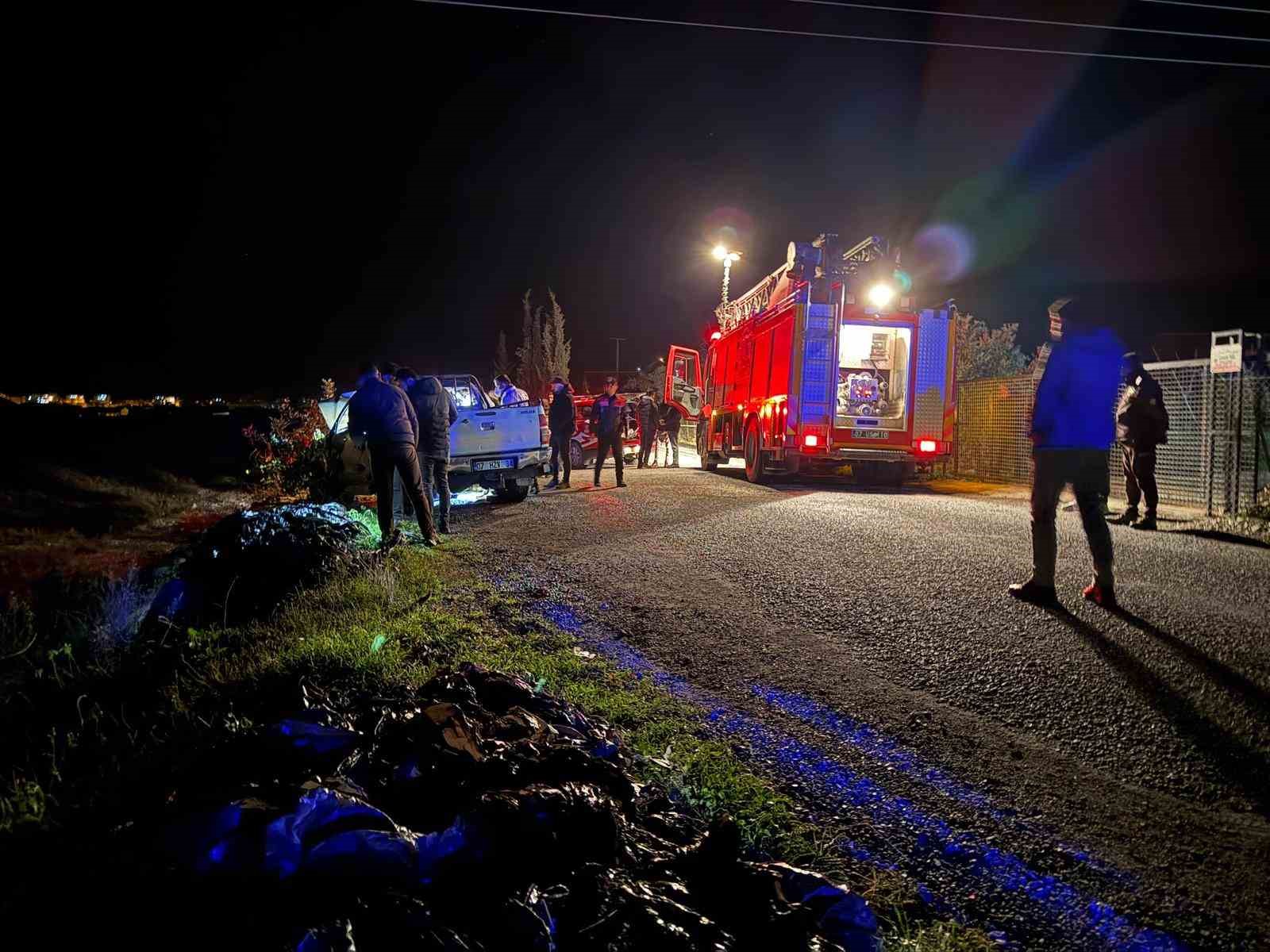 Antalya&rsquo;da ara&ccedil; i&ccedil;inde yanmış ceset bulundu
