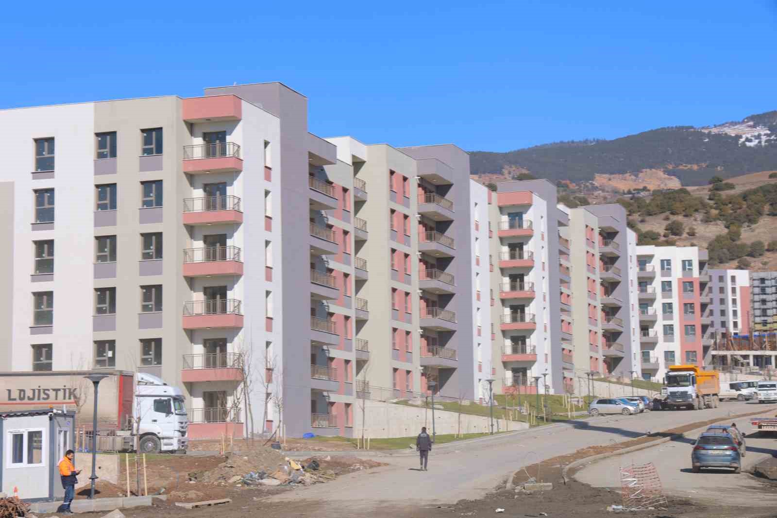 Kahramanmaraş Doğukent&rsquo;te yerinde d&ouml;n&uuml;ş&uuml;mle y&uuml;zlerce konut inşa ediliyor
