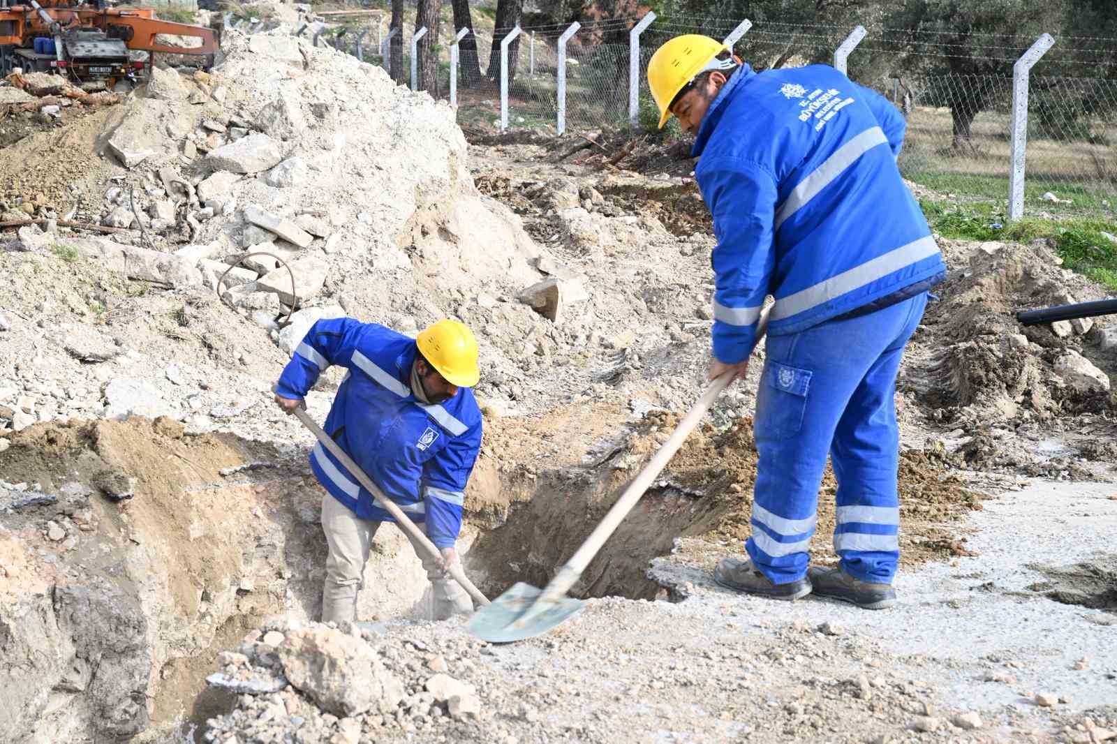 Davutlar Mahallesi’nin altyapısı Aydın Büyükşehir Belediyesi’nin çalışmaları ile güçleniyor