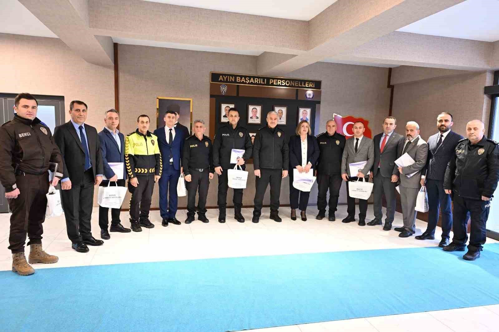 Düzce’de başarılı polisler ödüllendirildi