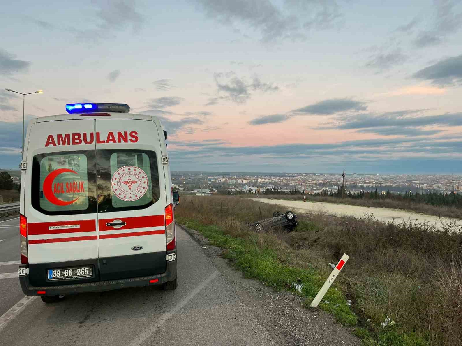 L&uuml;leburgaz&rsquo;da otomobil şarampole yuvarlandı: 1 yaralı
