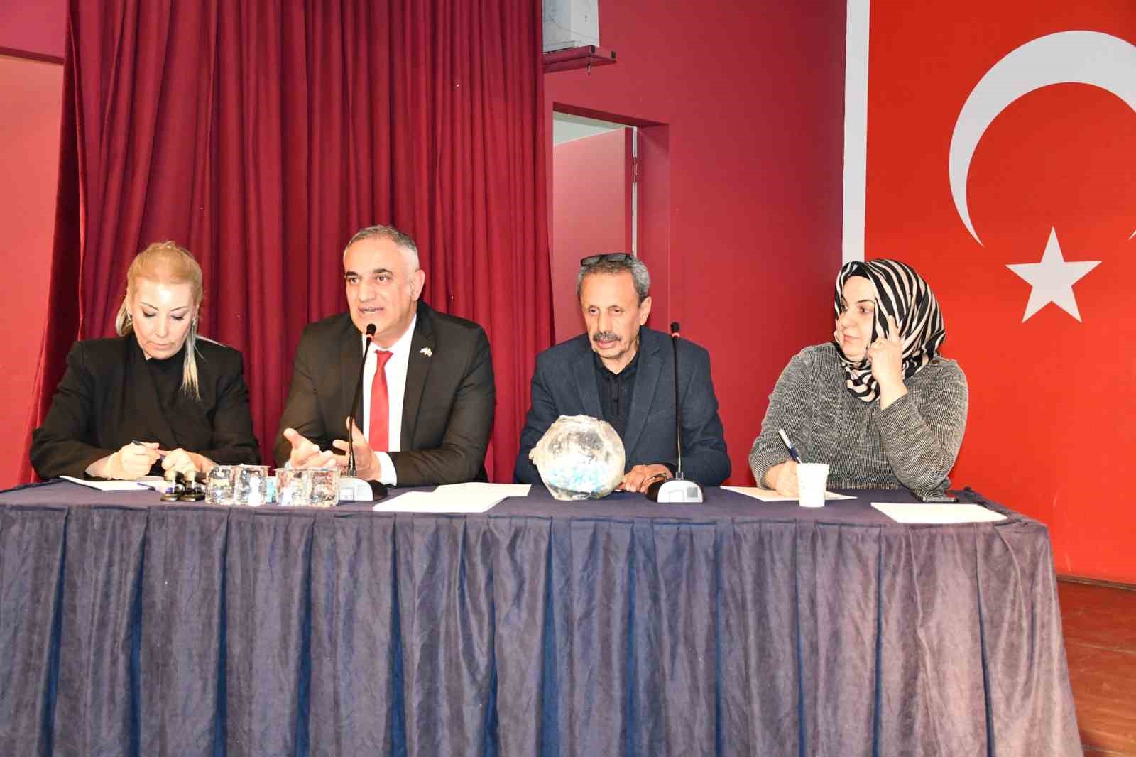 Gaziantep Kolej Vakfı&rsquo;nda noterli kayıt izdihamı
