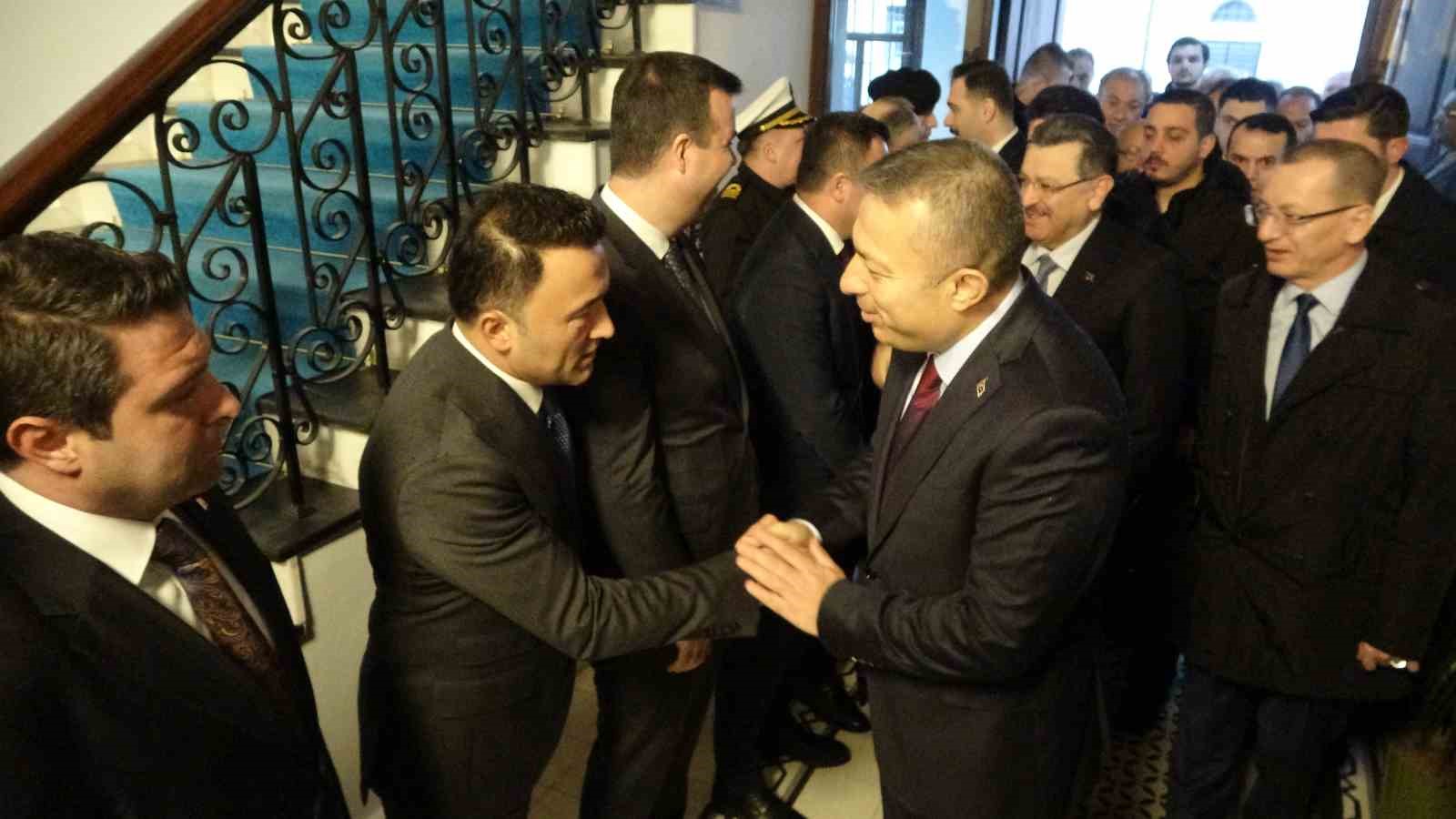 Trabzon&rsquo;un yeni valisi Tahir Şahin göreve başladı