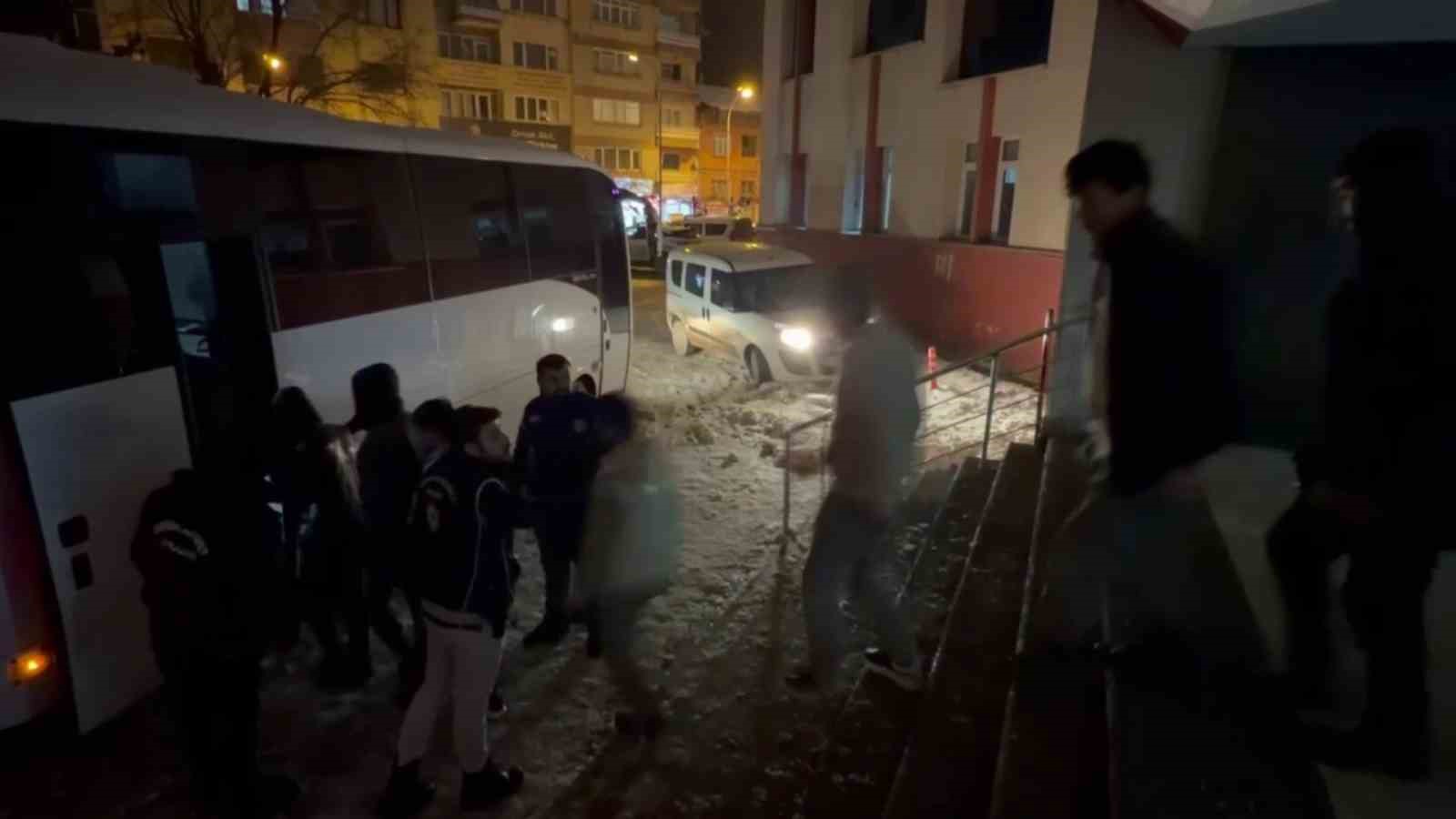 Erzurum&rsquo;da 48 g&ouml;&ccedil;men ve 4 organizat&ouml;r yakalandı
