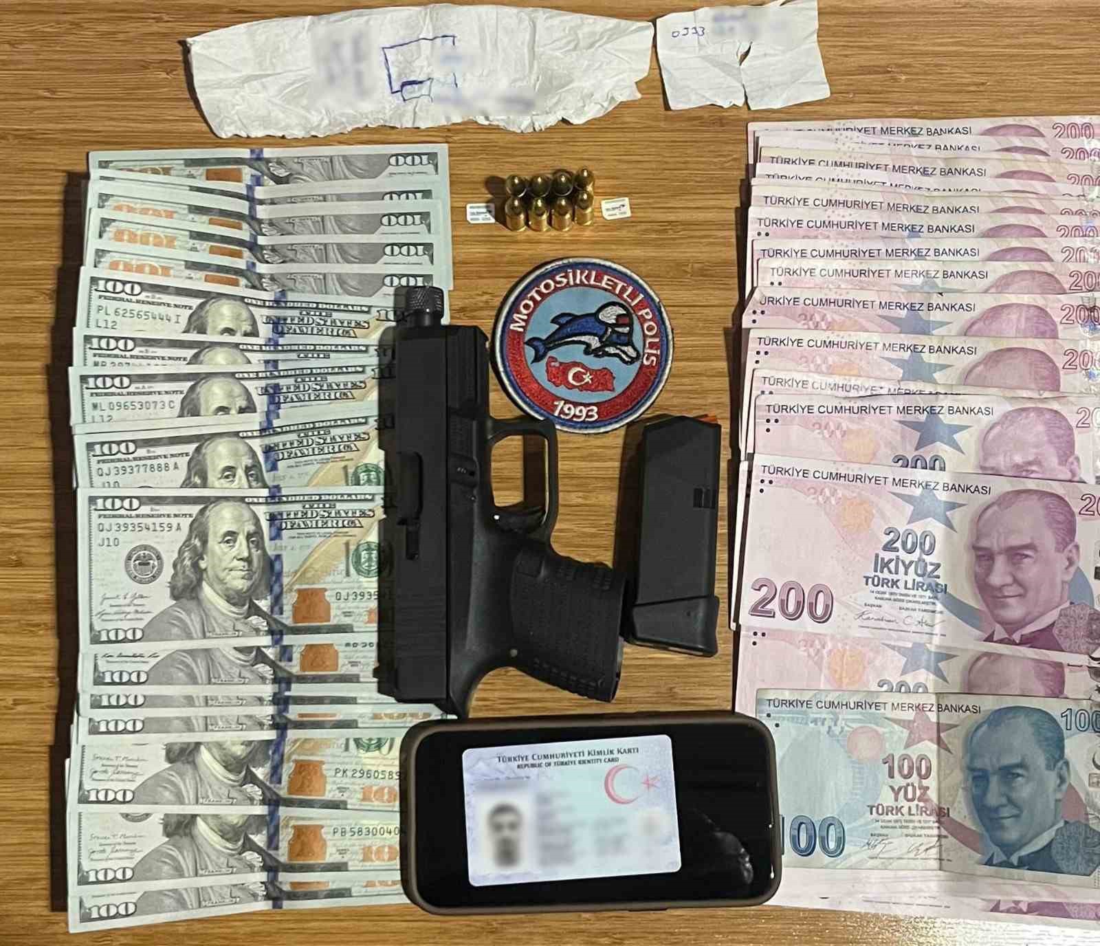 Beyoğlu’nda şüphe üzerine durdurulmak istenen şüpheli firari çıktı