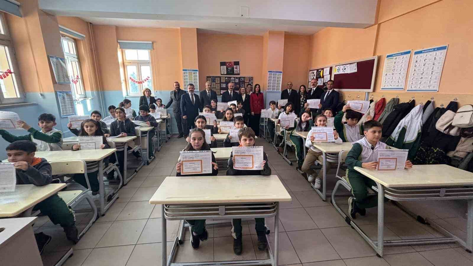 &Ccedil;anakkale&rsquo;de 80 bin 283 &ouml;ğrenci karne aldı
