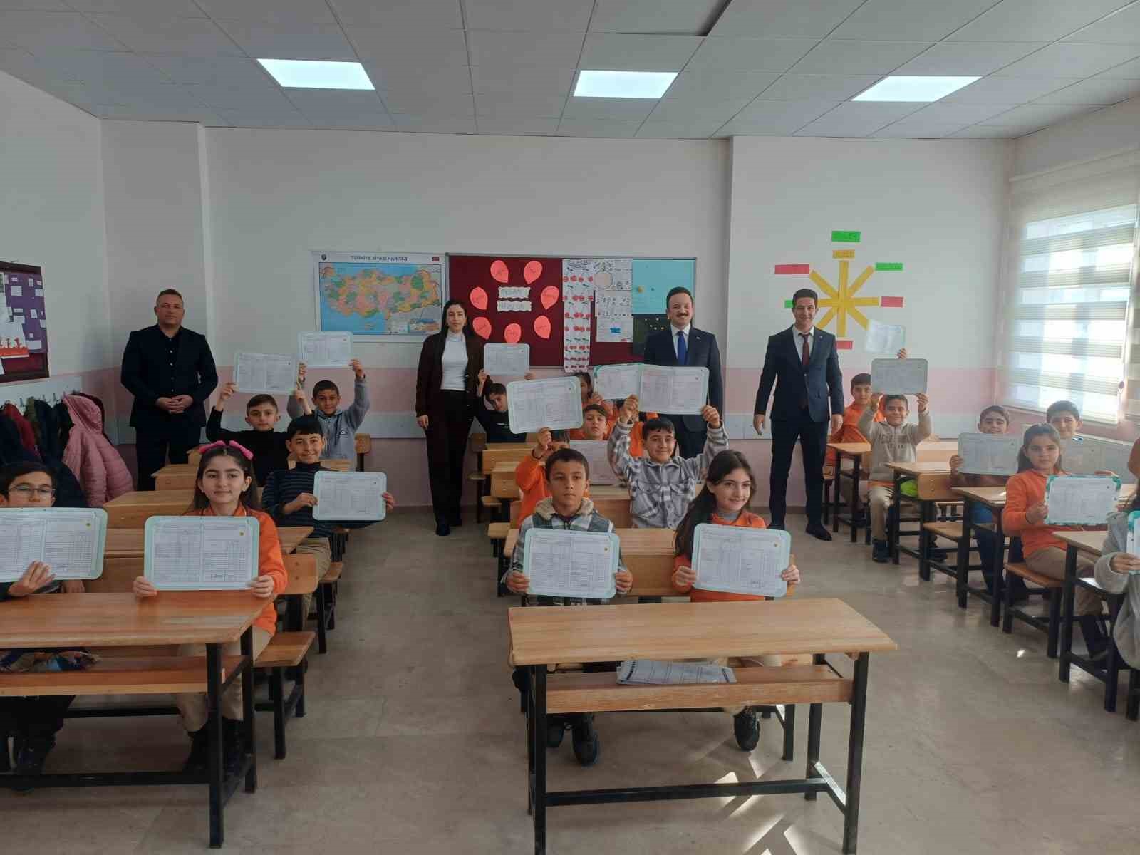 Malazgirt’te 10 bin 200 öğrenci karne sevinci yaşadı