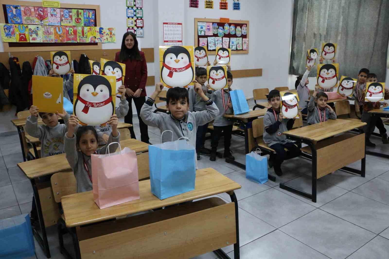 Diyarbakır&rsquo;da 458 bin &ouml;ğrenci karne aldı
