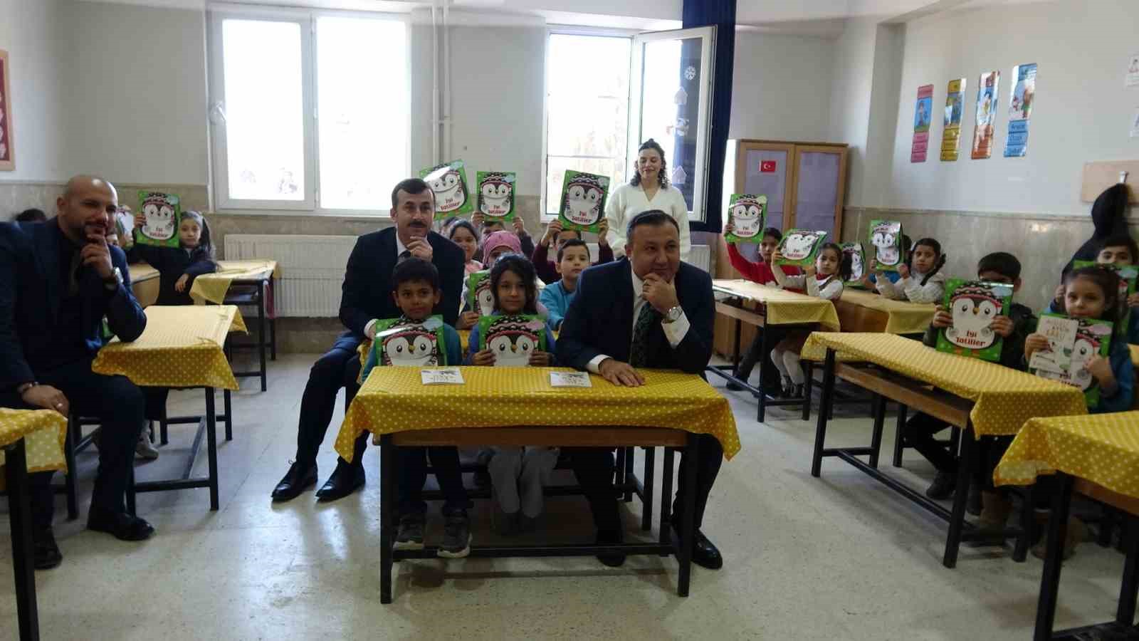 Kilis&rsquo;te 205 okulda yaklaşık 46 bin öğrenci karne aldı