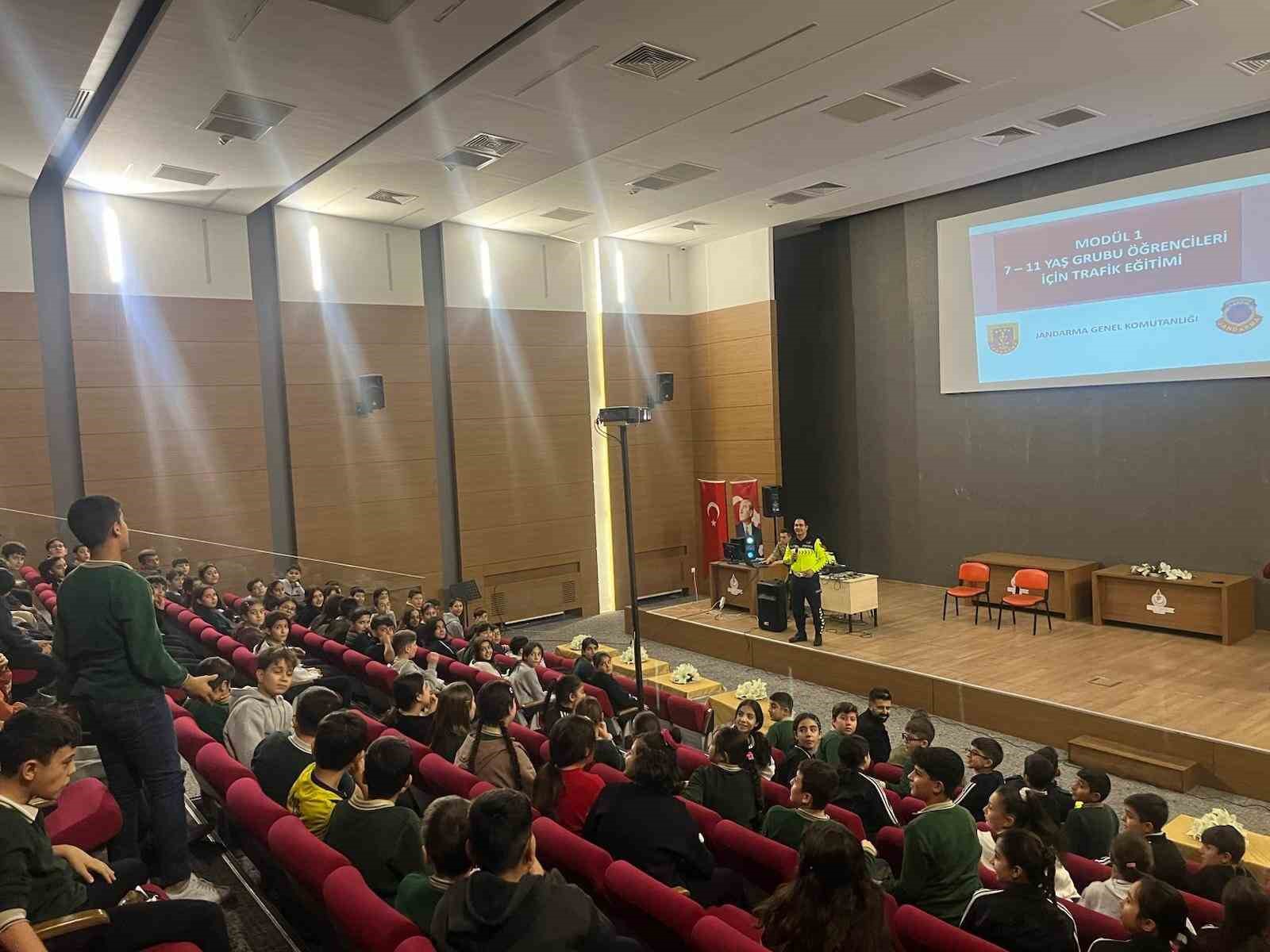 Gaziantep&rsquo;te jandarmadan 126 öğrenciye trafik eğitimi