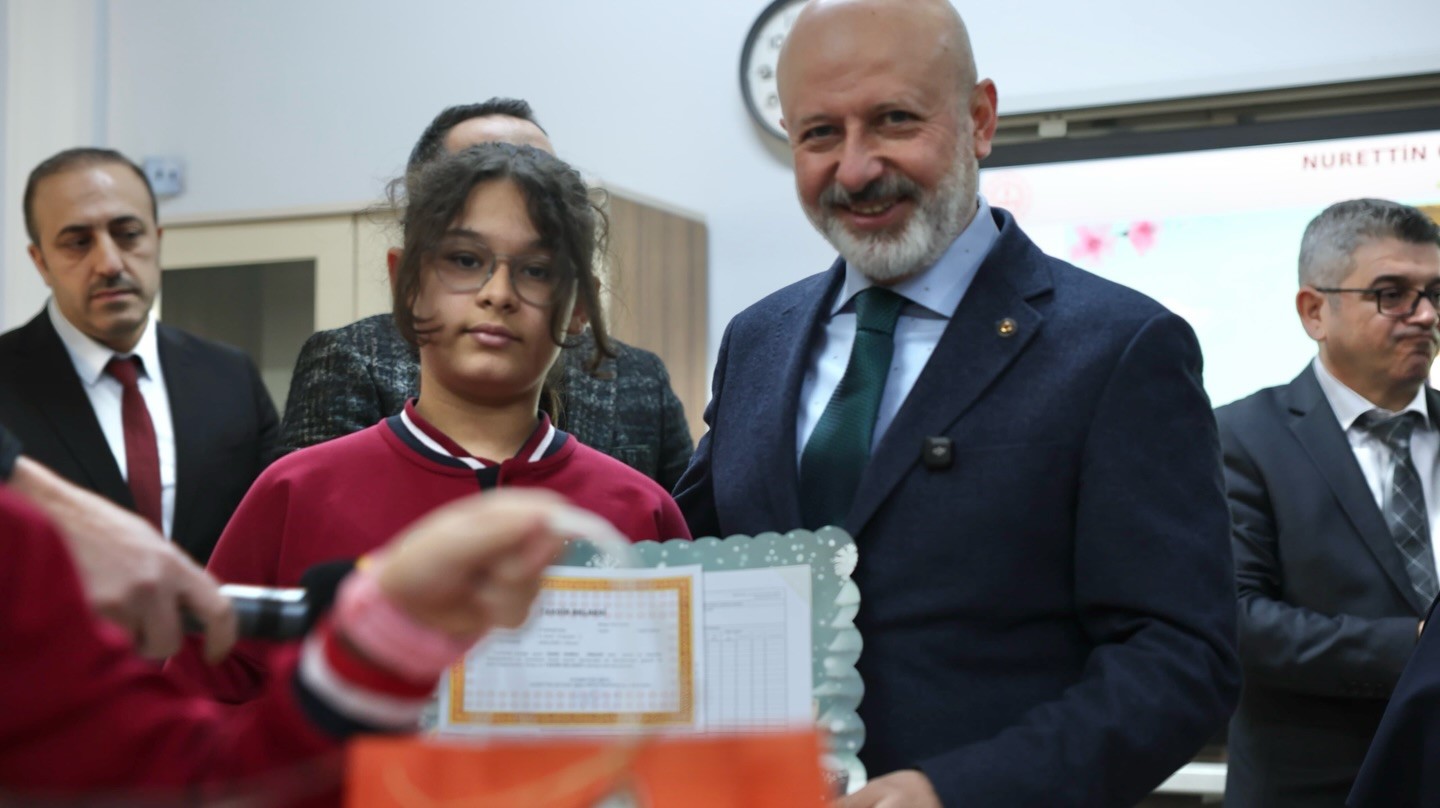 Başkan &Ccedil;olakbayrakdar: "T&uuml;rkiye&rsquo;nin geleceği olan evlatlarımızın eğitimi i&ccedil;in &ccedil;alışıyoruz"
