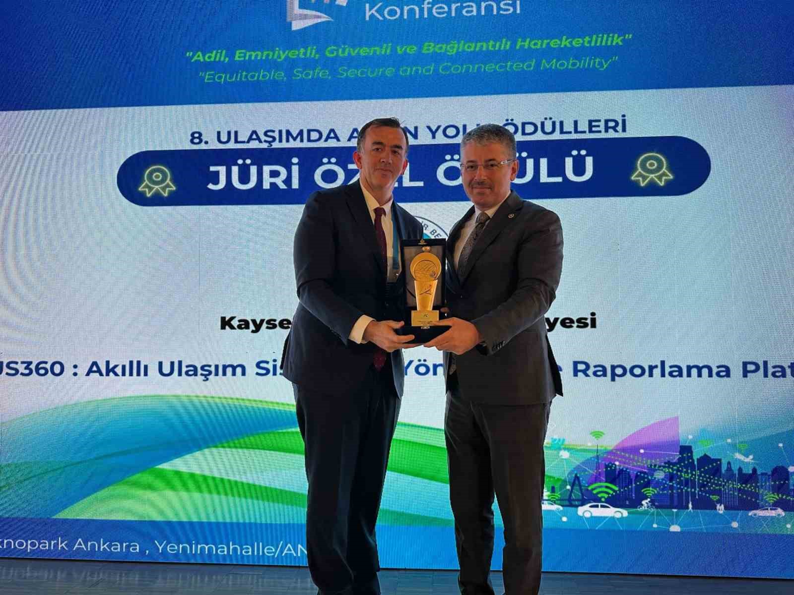 Kayseri B&uuml;y&uuml;kşehir, 2025&rsquo;i &ouml;d&uuml;llerle ta&ccedil;landırdı
