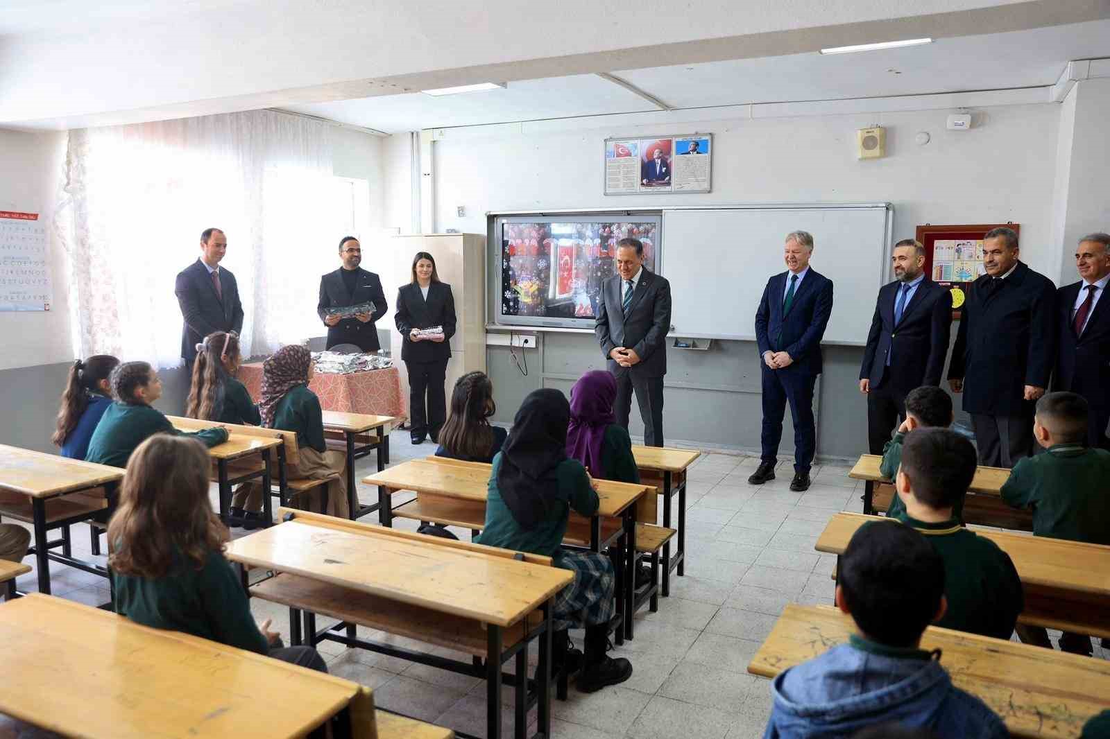 Bing&ouml;l&rsquo;de 58 bin &ouml;ğrenci karne sevinci yaşadı
