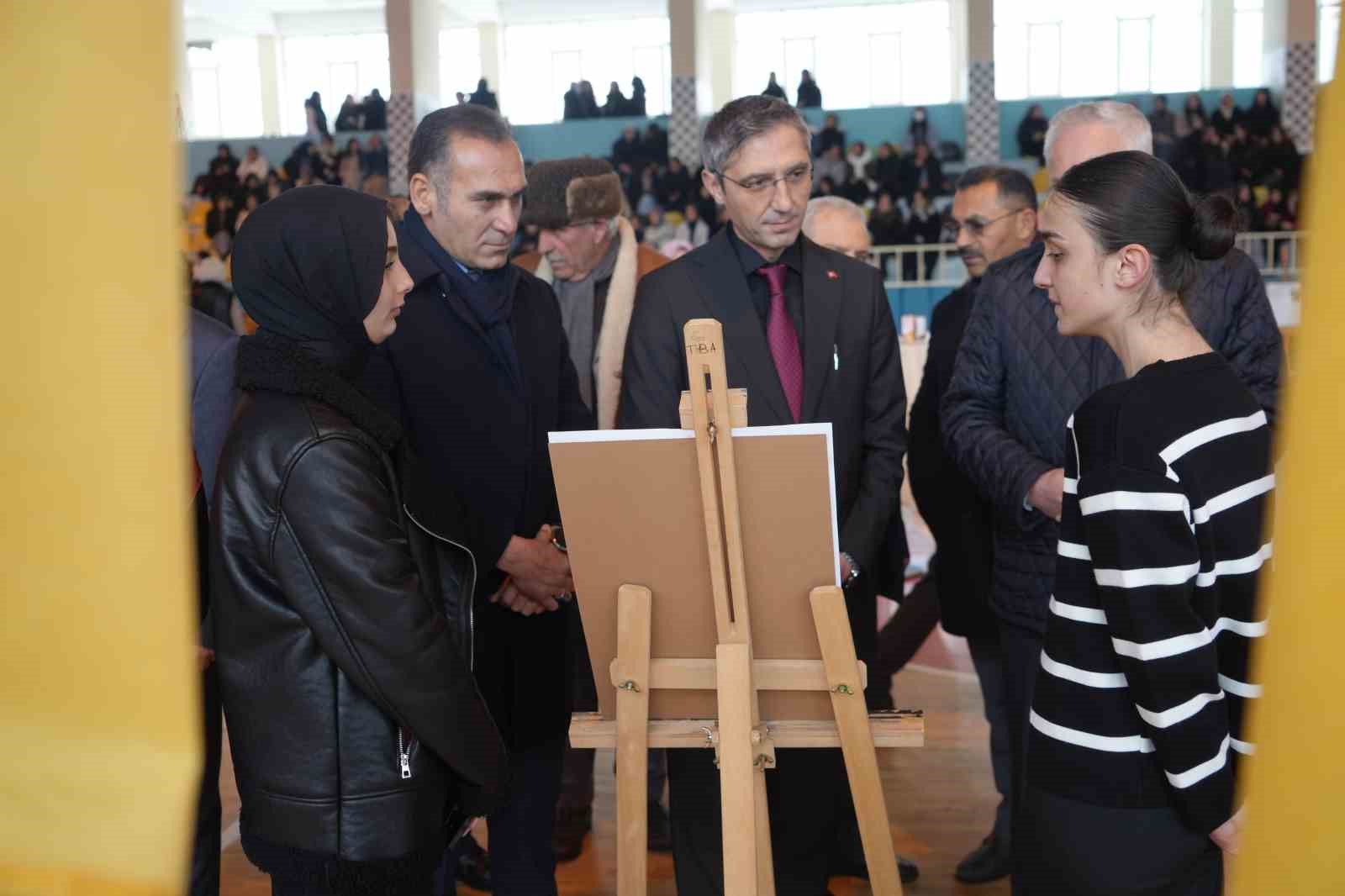 T&uuml;rk destanlarının felsefi derinliği sergiye taşındı
