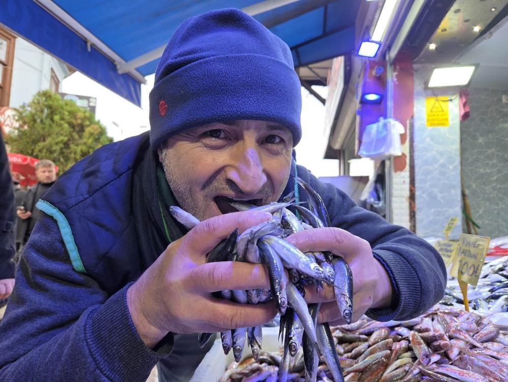 T&uuml;rkiye&rsquo;yi terk eden hamsinin yolu g&ouml;zleniyor

