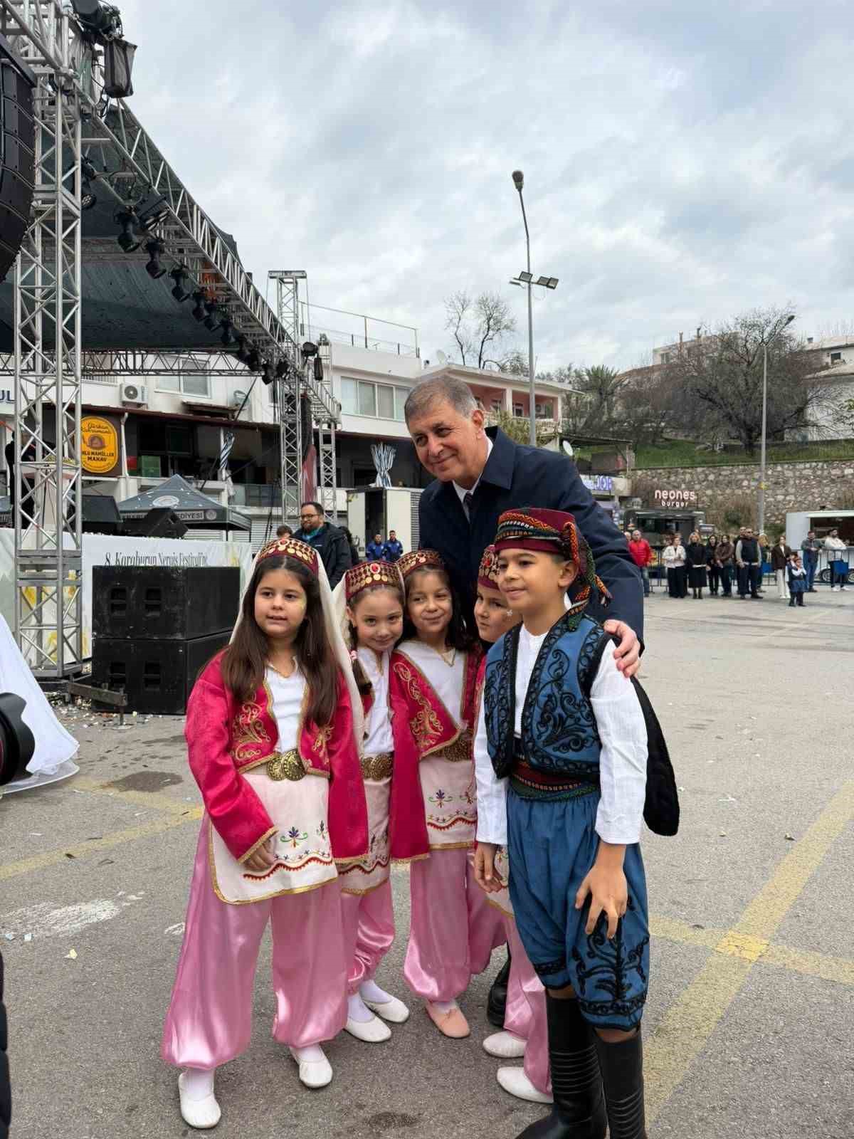 Karaburun&rsquo;da mis kokulu nergis festivali
