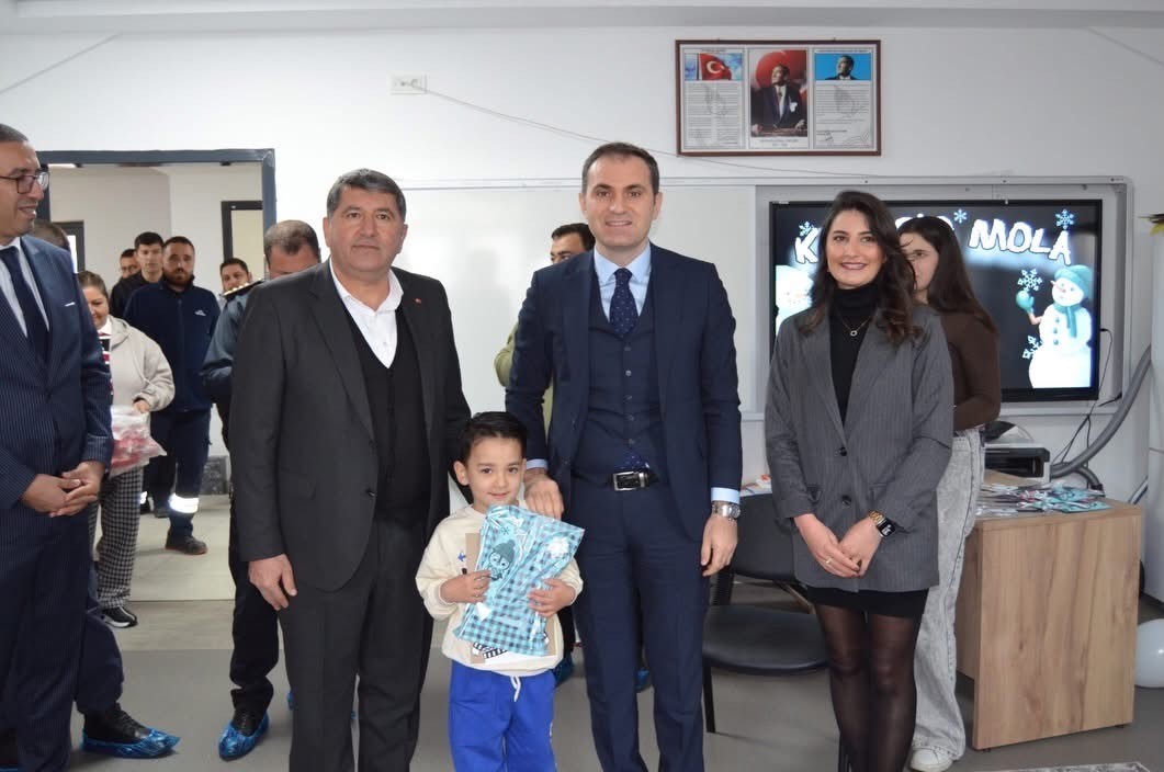 Bayındır&rsquo;da 6 bin 194 &ouml;ğrencinin yarıyıl tatili sevinci
