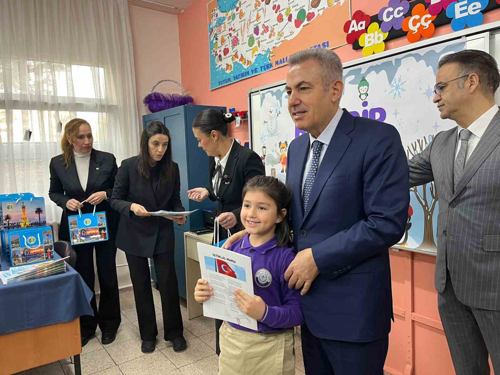 Yarıyıl tatili başladı, İzmir&rsquo;de 721 bin 862 &ouml;ğrenci karne sevinci yaşadı
