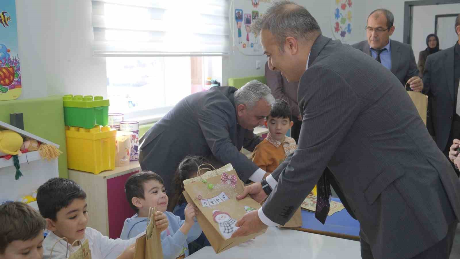 Karaman&rsquo;da 49 bin 103 &ouml;ğrenci karne heyecanı yaşadı
